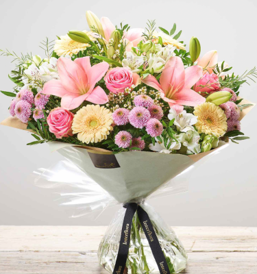 * Pastels Hand Tied - Luxury